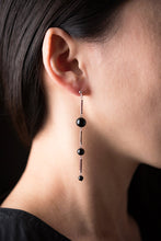 画像をギャラリービューアに読み込む, BEADS SAG DROP ONYX EARRINGS