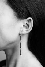 画像をギャラリービューアに読み込む, SILVER BEADS BOLD STRAIGHT 3 EARRINGS
