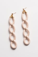 画像をギャラリービューアに読み込む, DYE ROPE SKINNY TWIST3 EARRINGS
