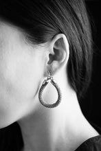 画像をギャラリービューアに読み込む, DYE ROPE ROUND EARRINGS
